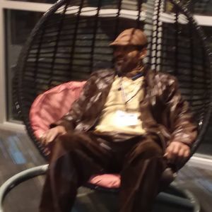 Meet your Posher, Victor